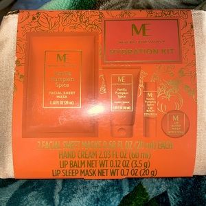 NEW Vanilla Pumpkin Spice
Beauty Kit